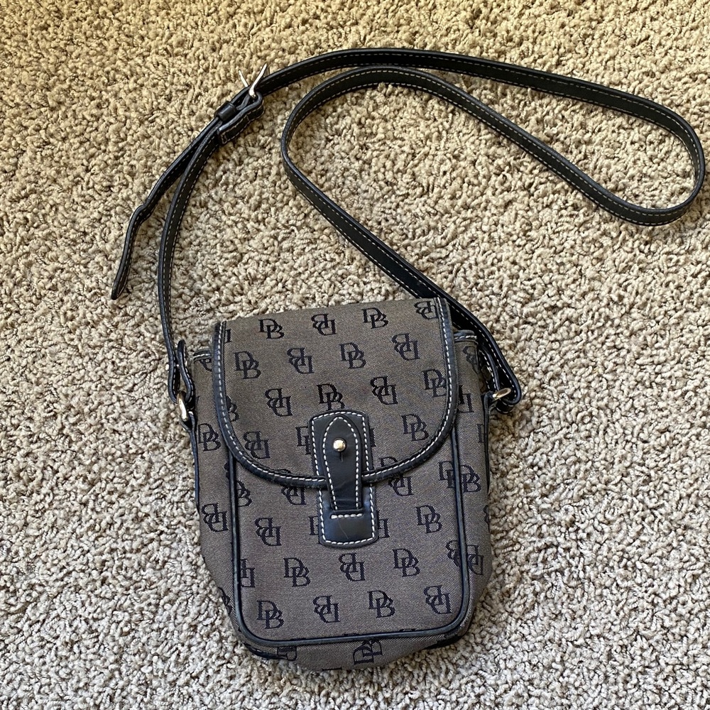 EUC Dooney & Bourke black canvas crossbody.